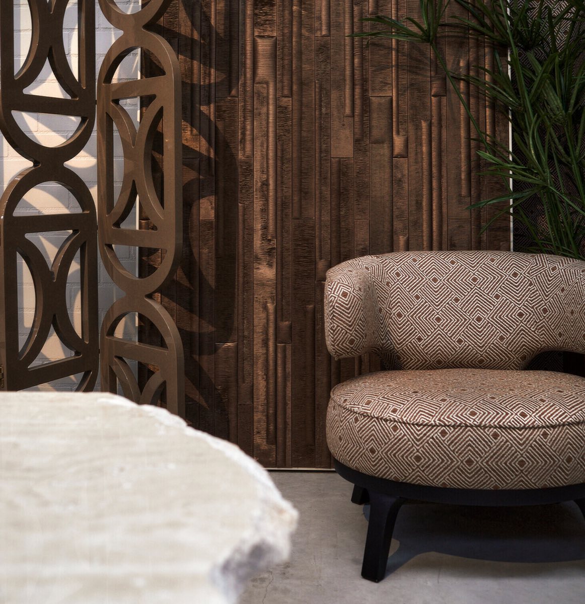 Fauteuil in dessinstof voor houten kamerschermen
